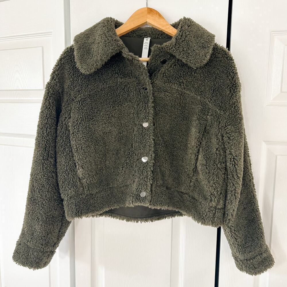 NWOT Lululemon Textured Fleece Button Jacket Dark Olive Sherpa Size 6 - Picture 2 of 9